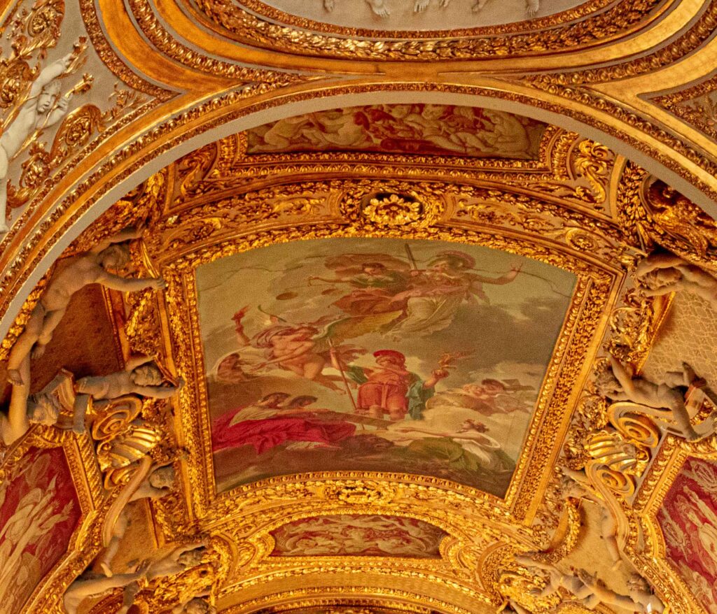 Page 25 - photo of the ceiling of le Louvres