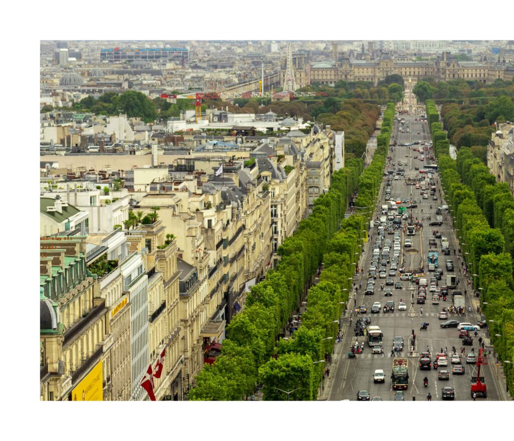 Page 28 - photo of les Champs Élysées bird view