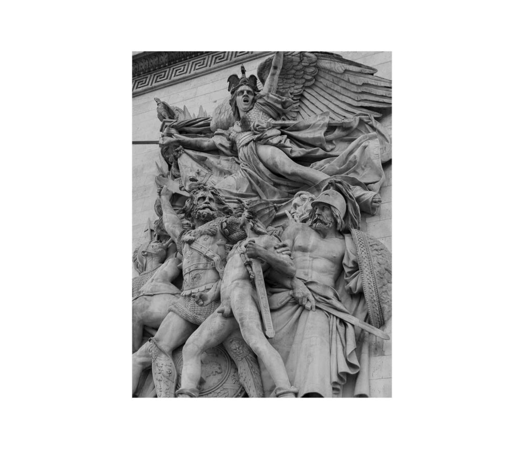 Page 33 - photo of the Arc de Triomphe close up